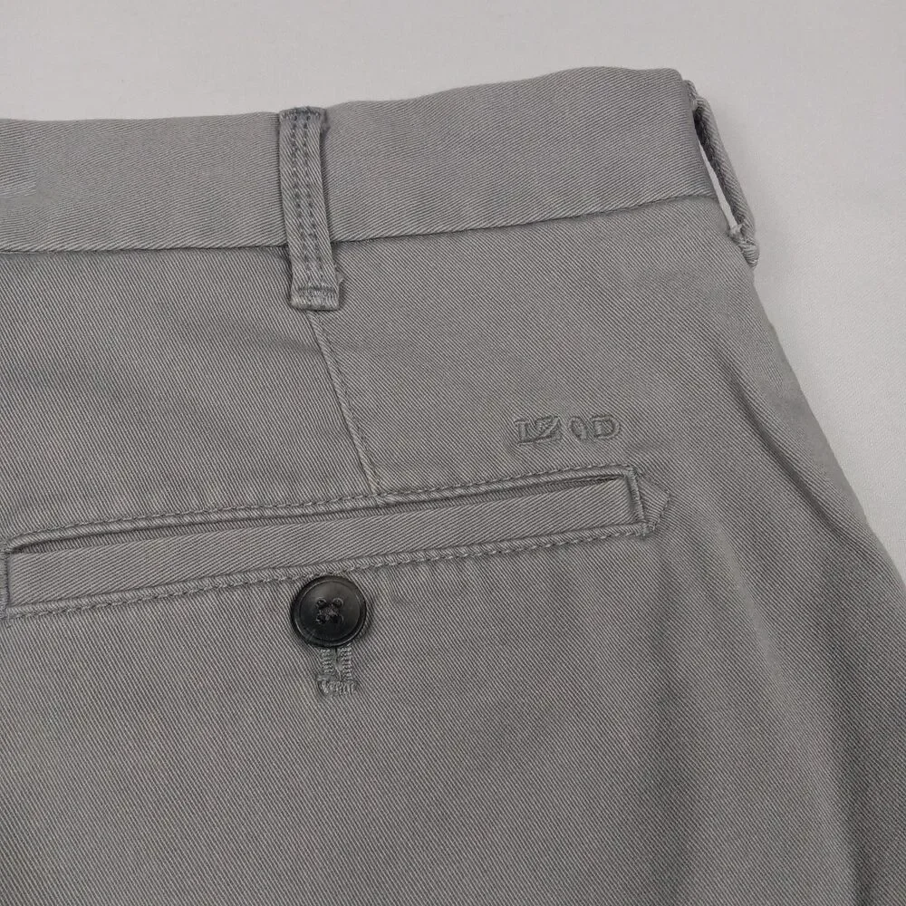 IZOD Saltwater Stretch Mens Size 32 Gray Flat Front Chino Shorts 9.5 Inseam